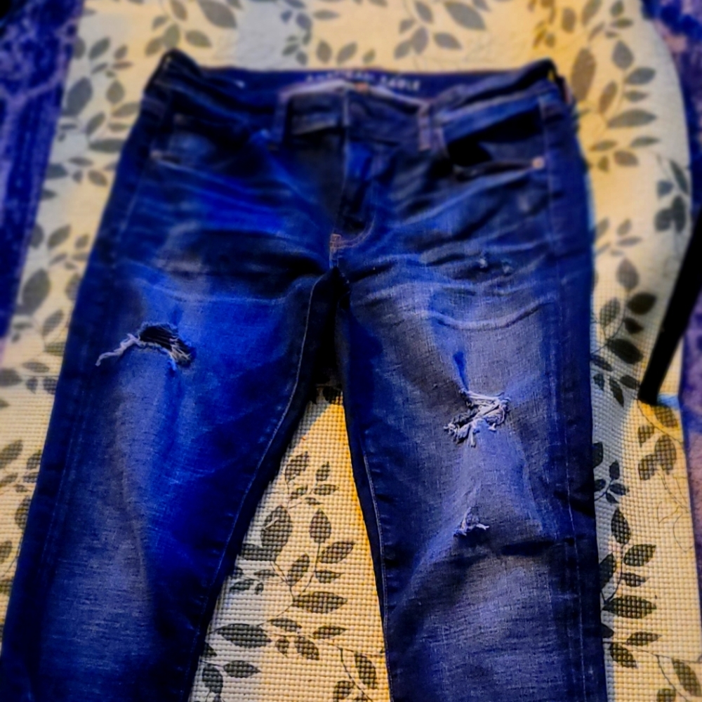 American Eagle Distressed jeans